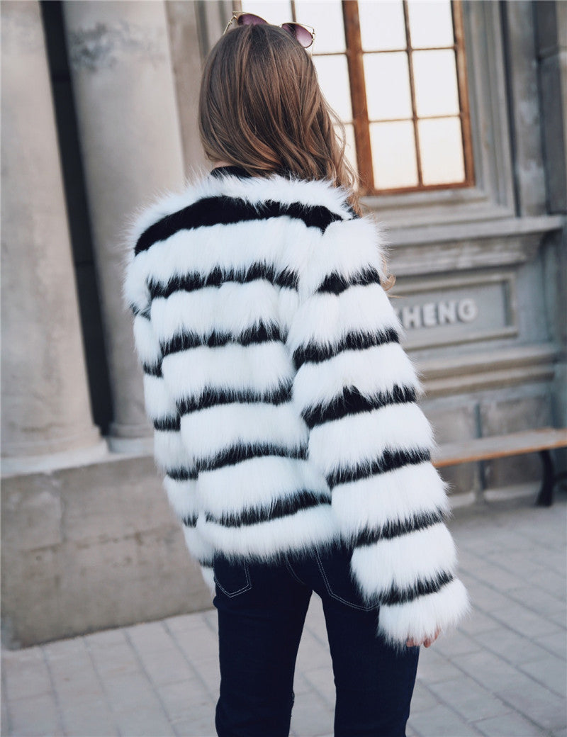 Black-white color-blocked imitation fox fur coat