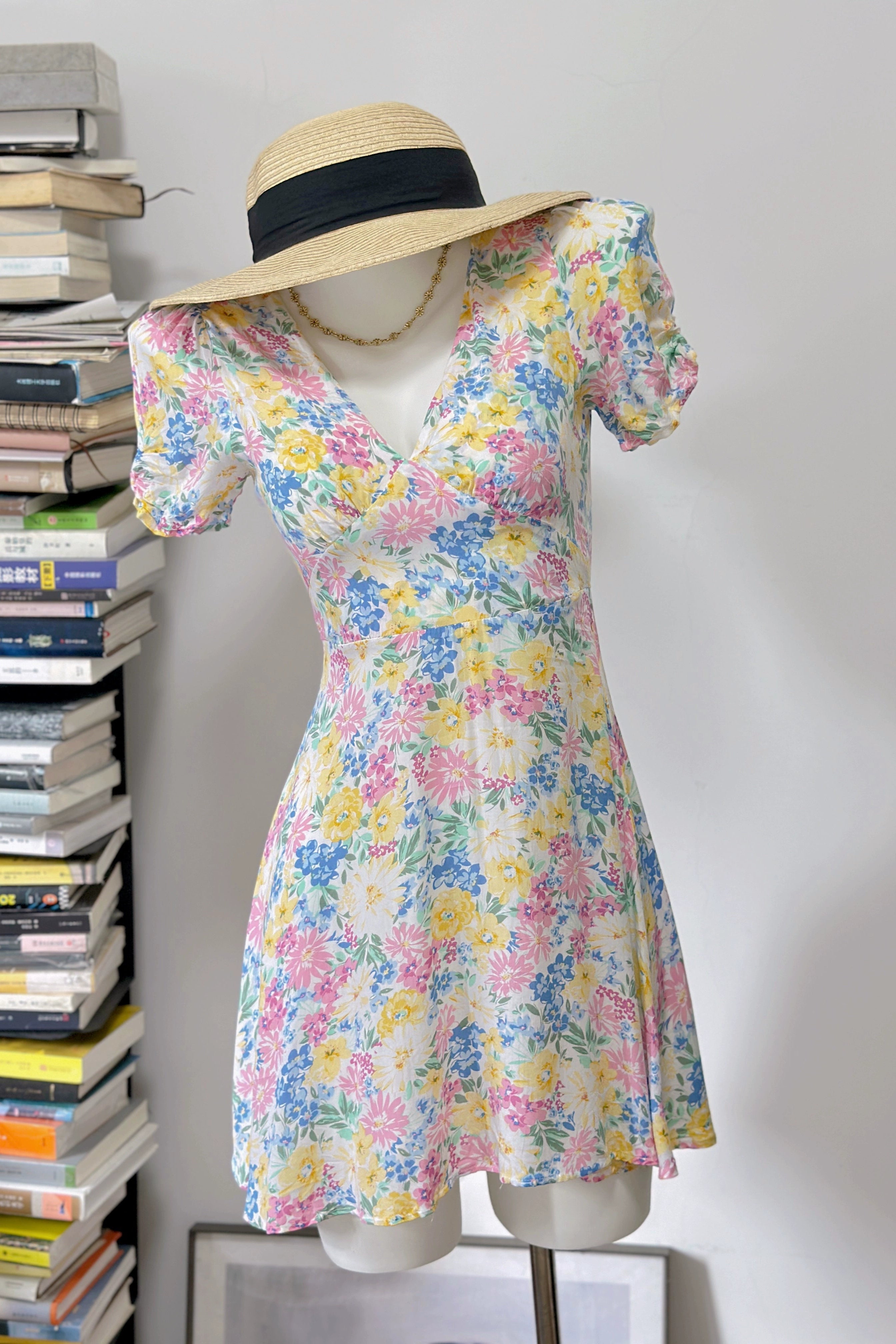 V-neck light short sleeve printed dress