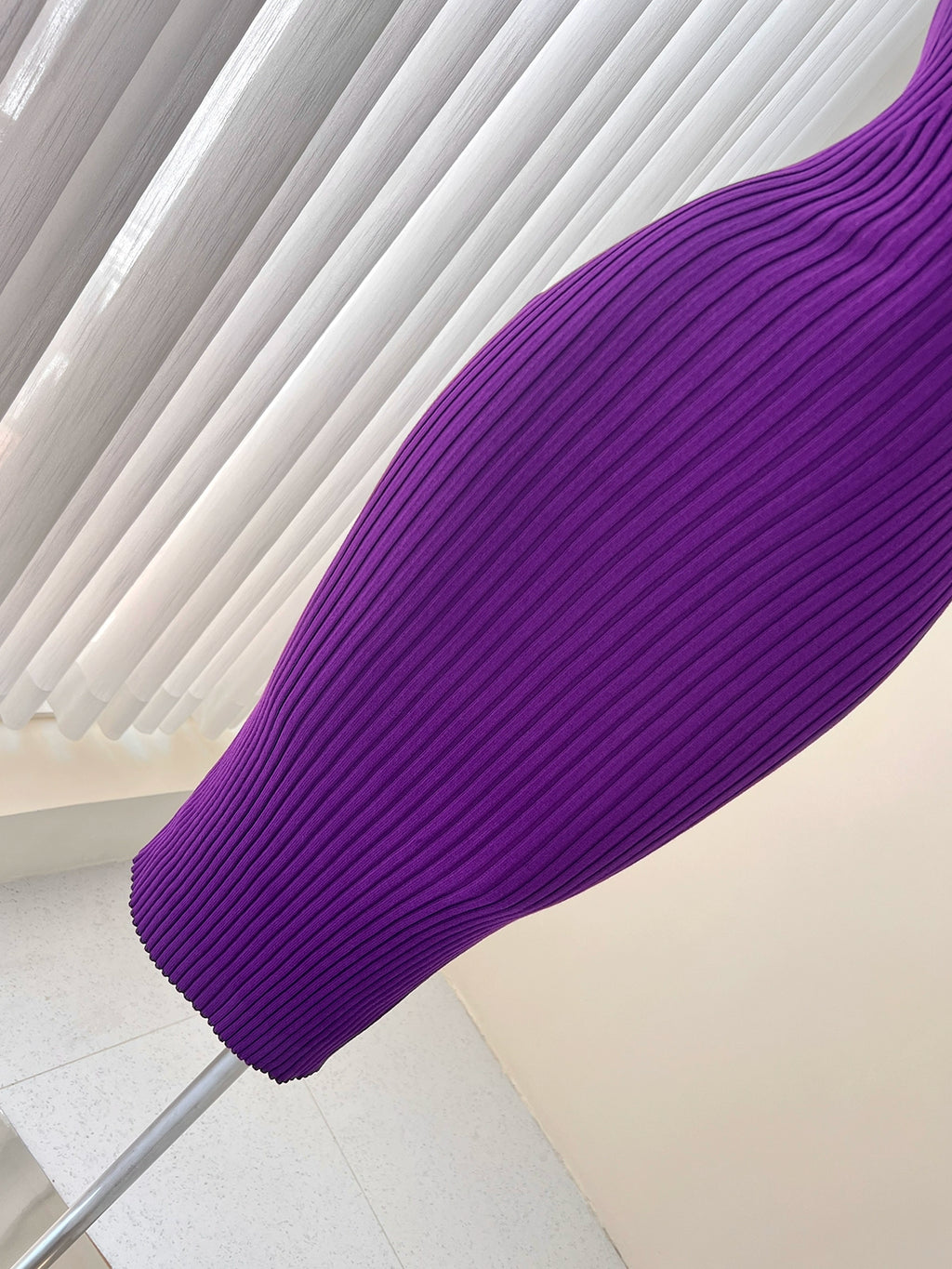 purple sleeveless knitted base V-neck midi dress
