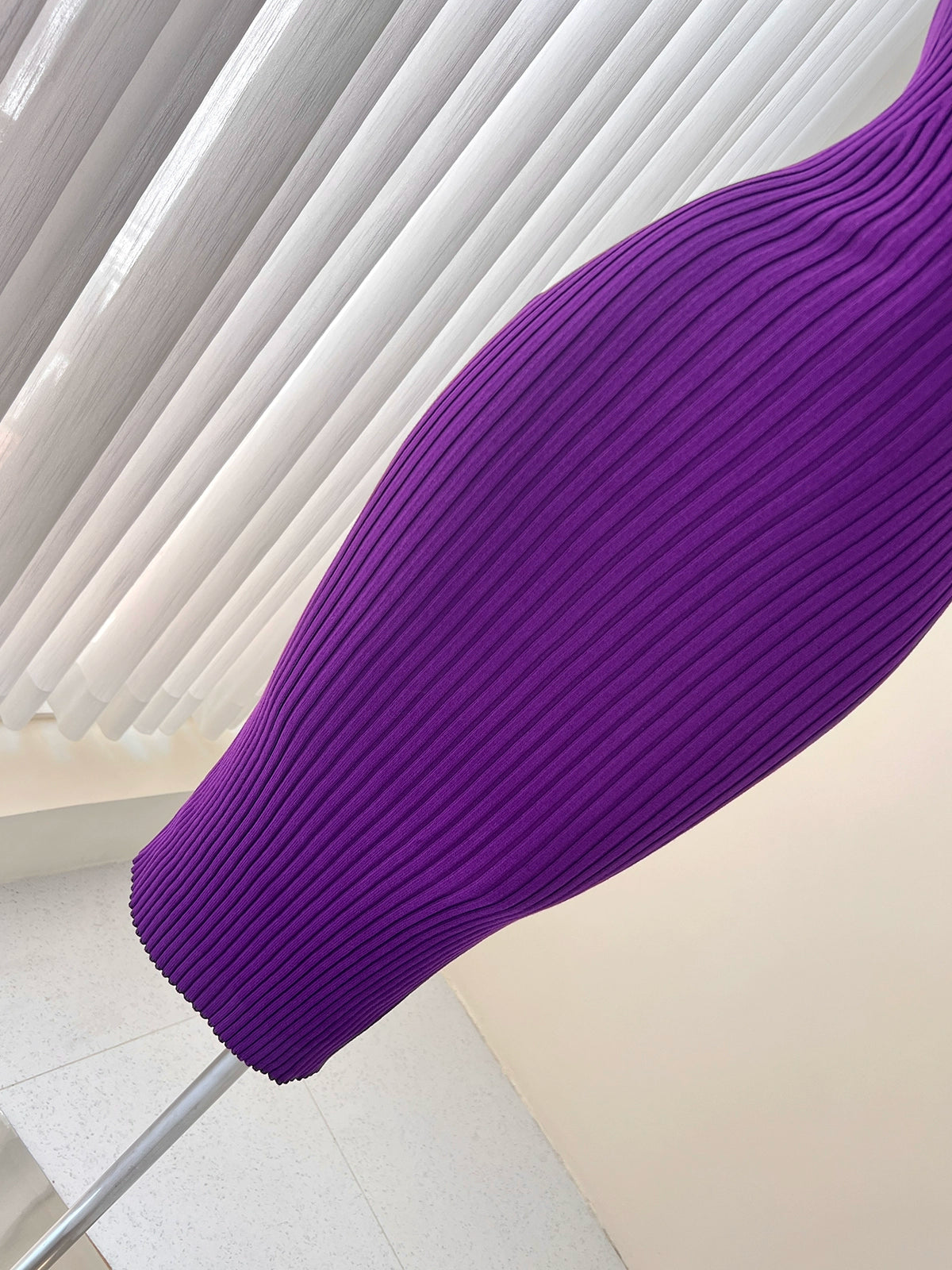 purple sleeveless knitted base V-neck midi dress
