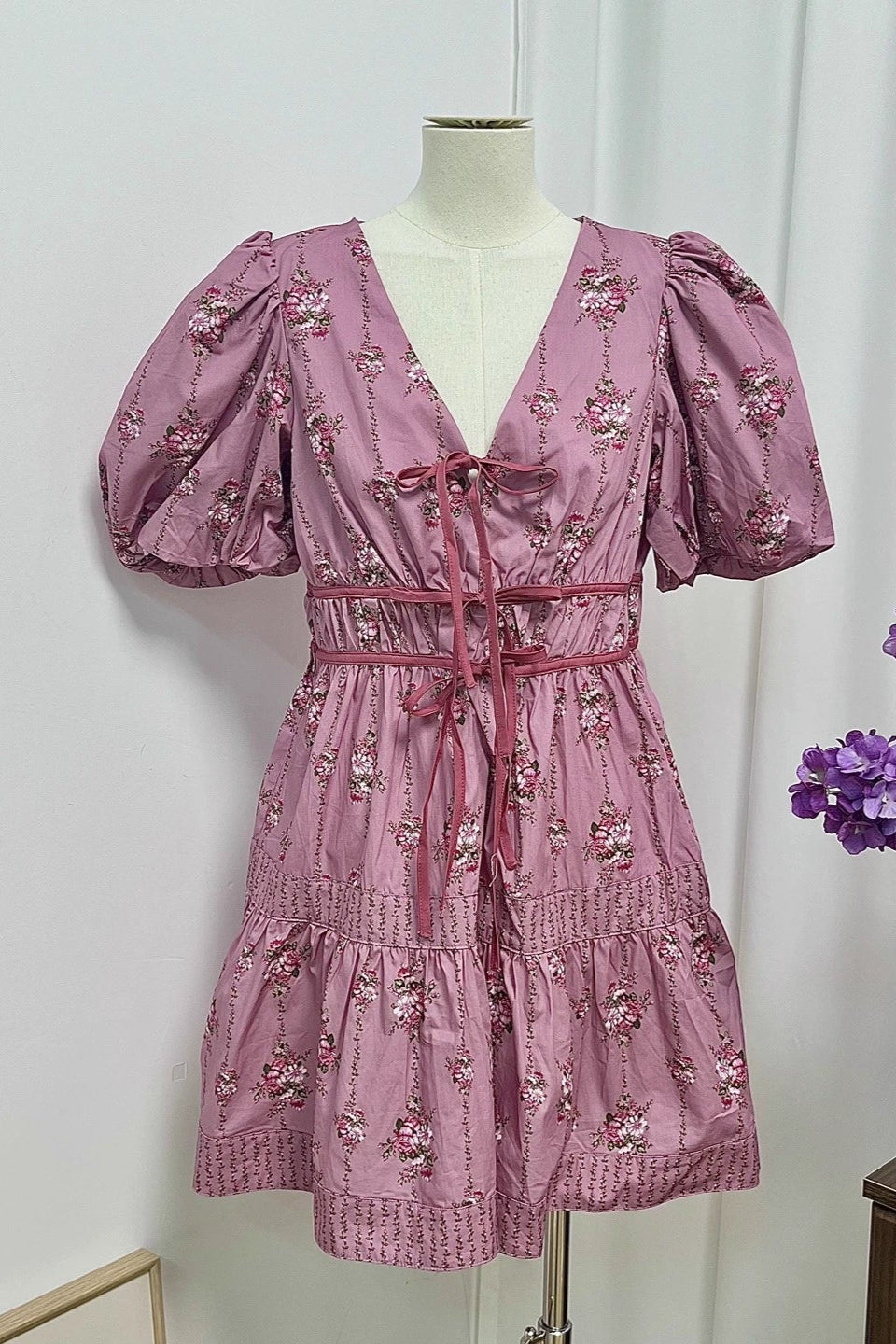 floral V-neck puff sleeve bow dress