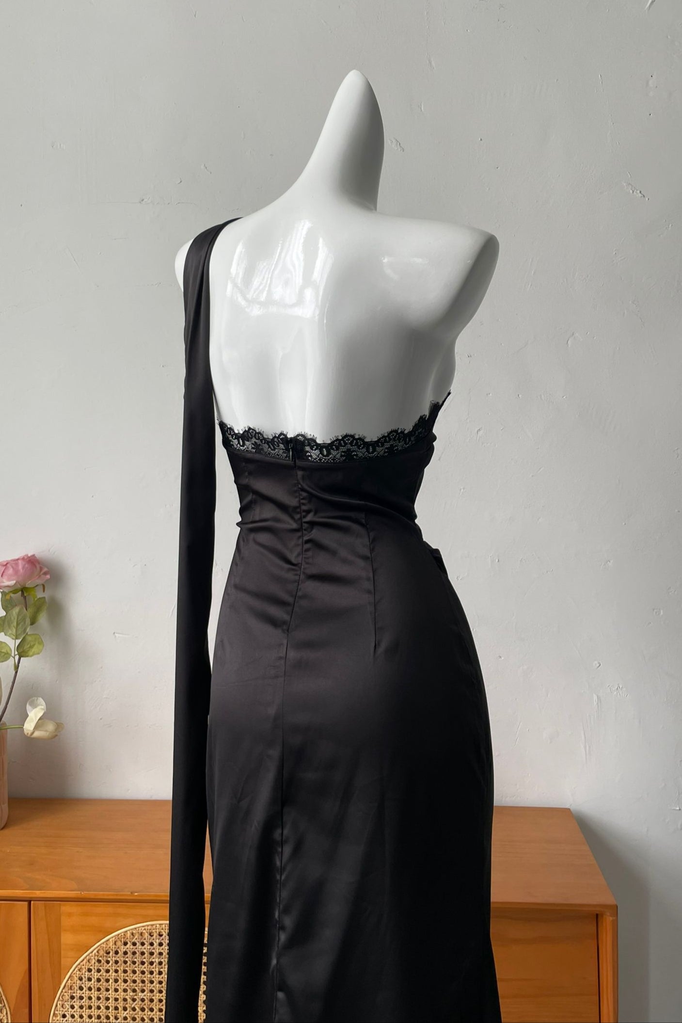 slanted shoulder long sleeve dress