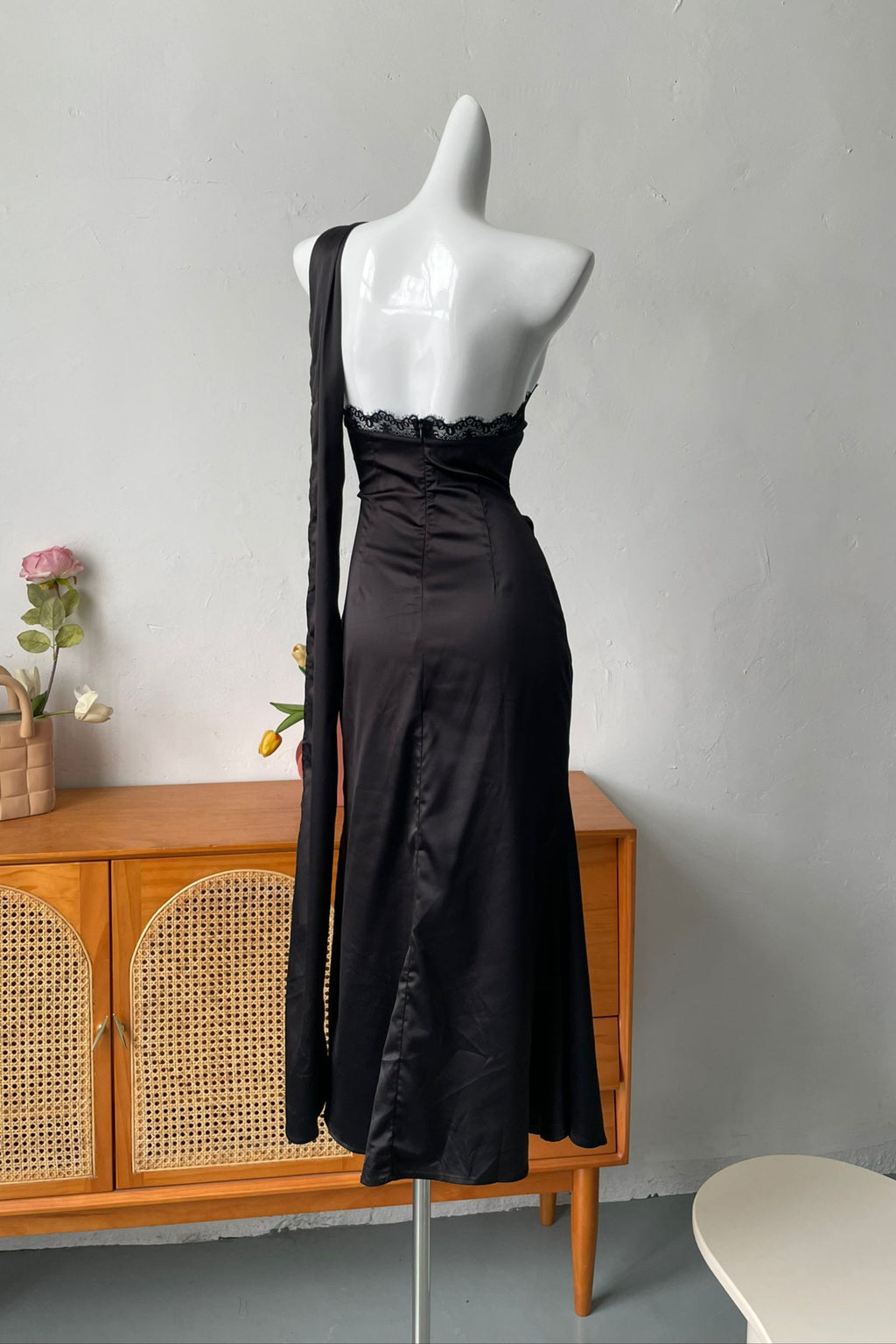 slanted shoulder long sleeve dress