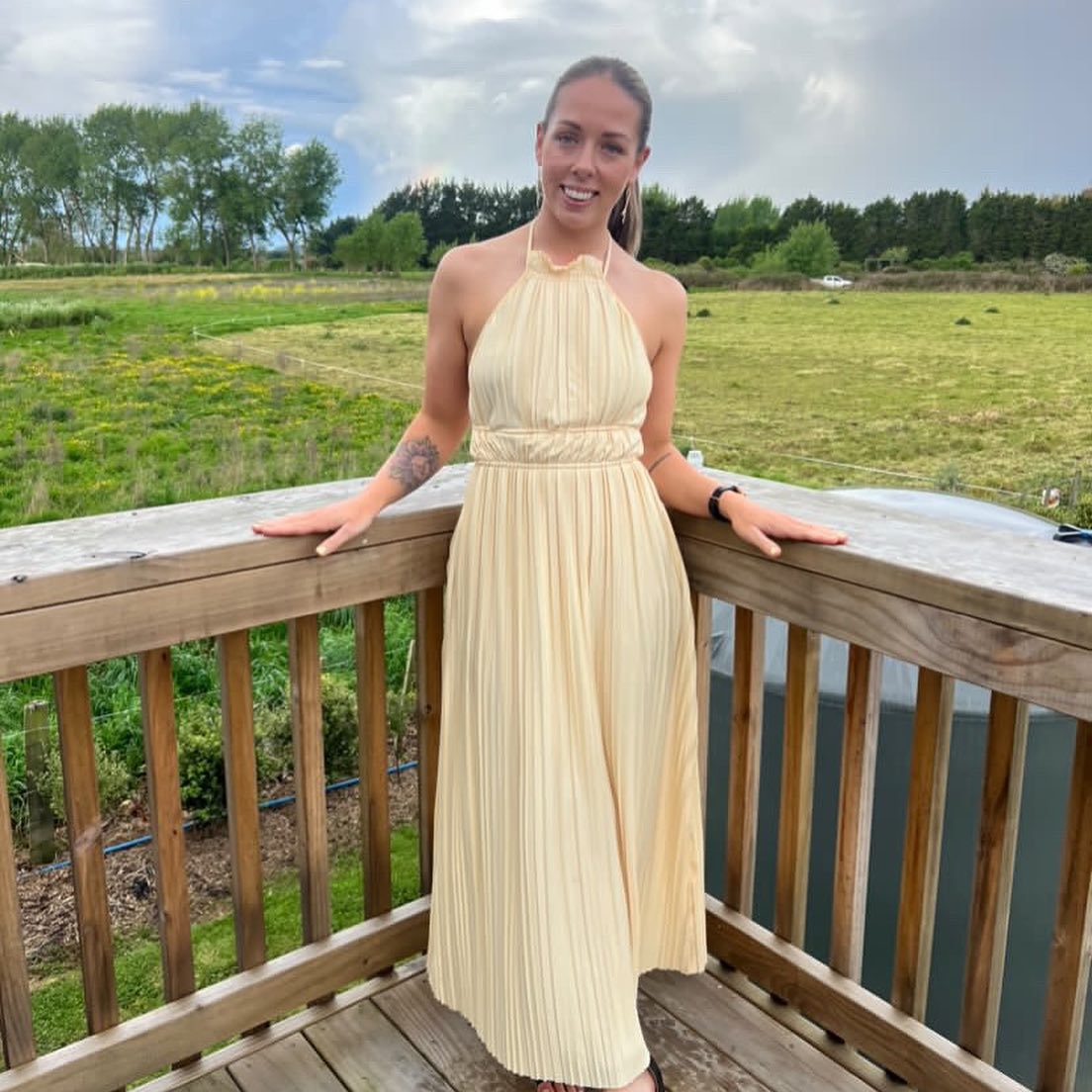 Backless tie-waist pleated long dress