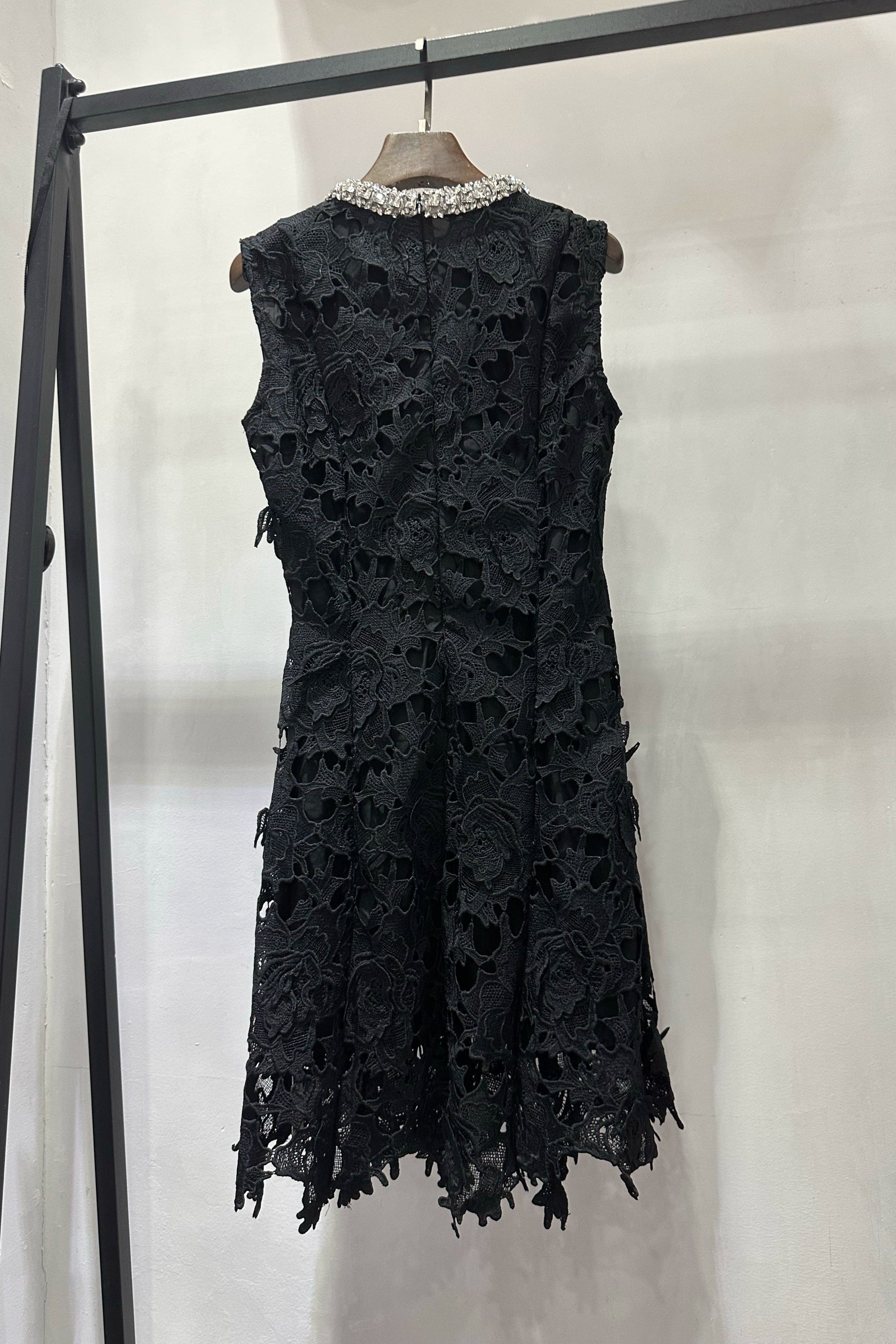 Black Lace Drill-Edge Crew Neck Sleeveless Dress
