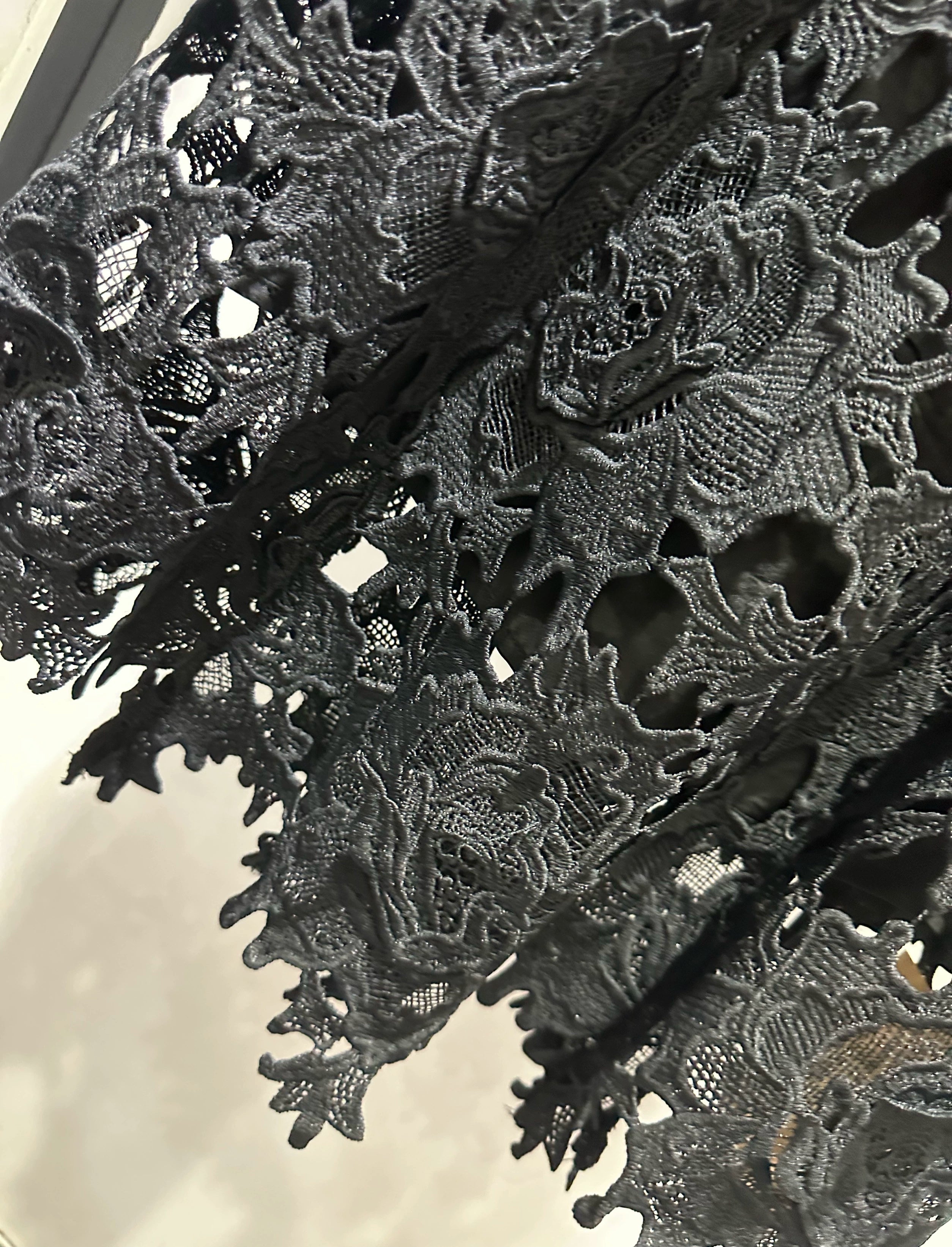 Black Lace Drill-Edge Crew Neck Sleeveless Dress