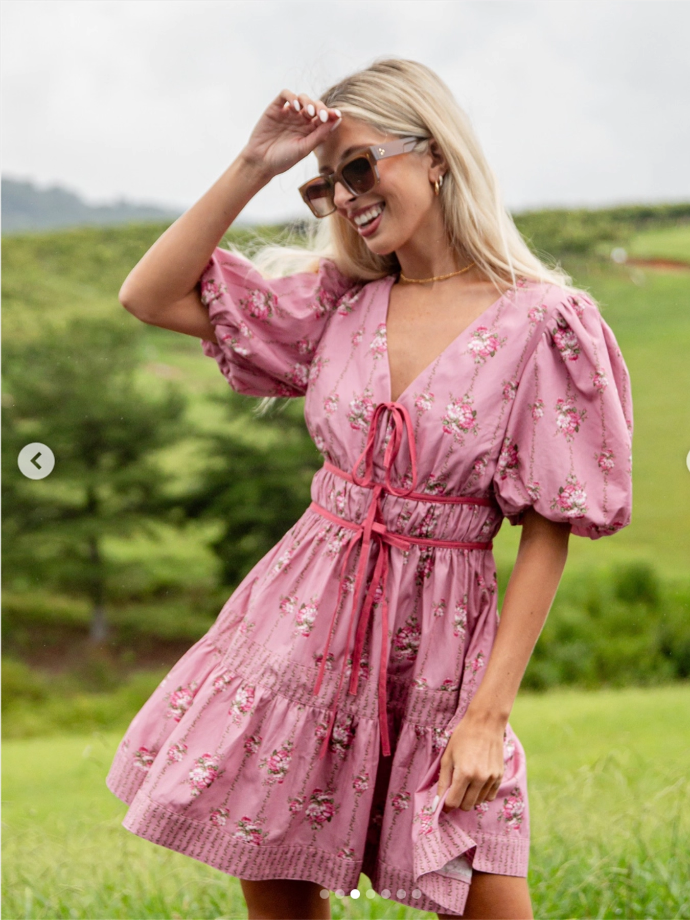 floral V-neck puff sleeve bow dress