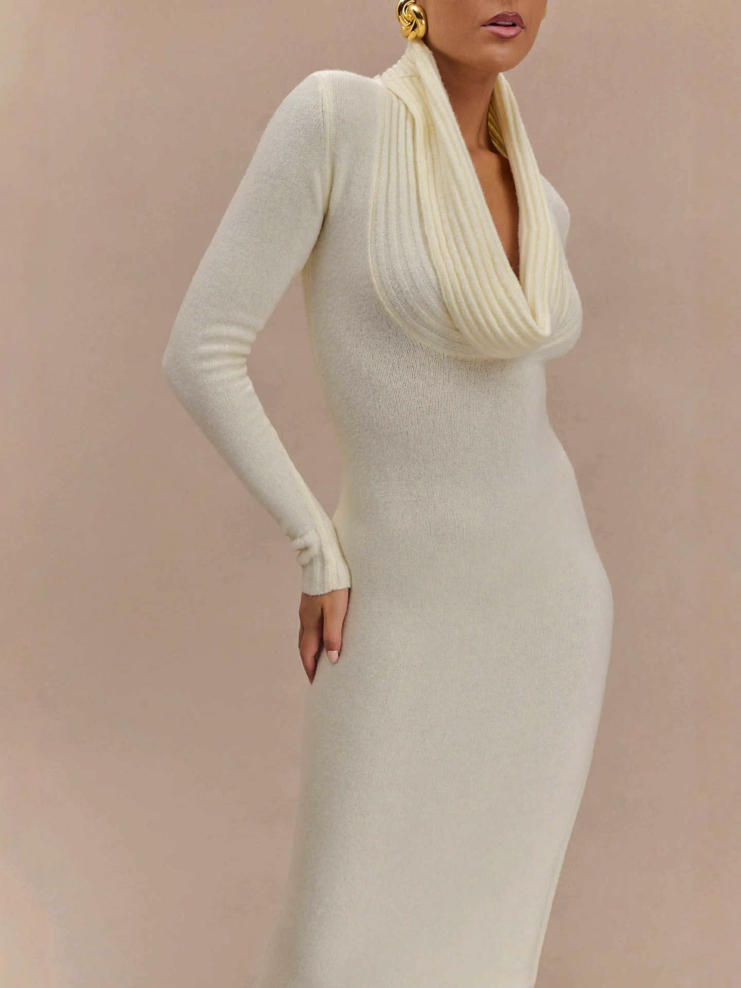 white Long-sleeved bodycon maxi dress