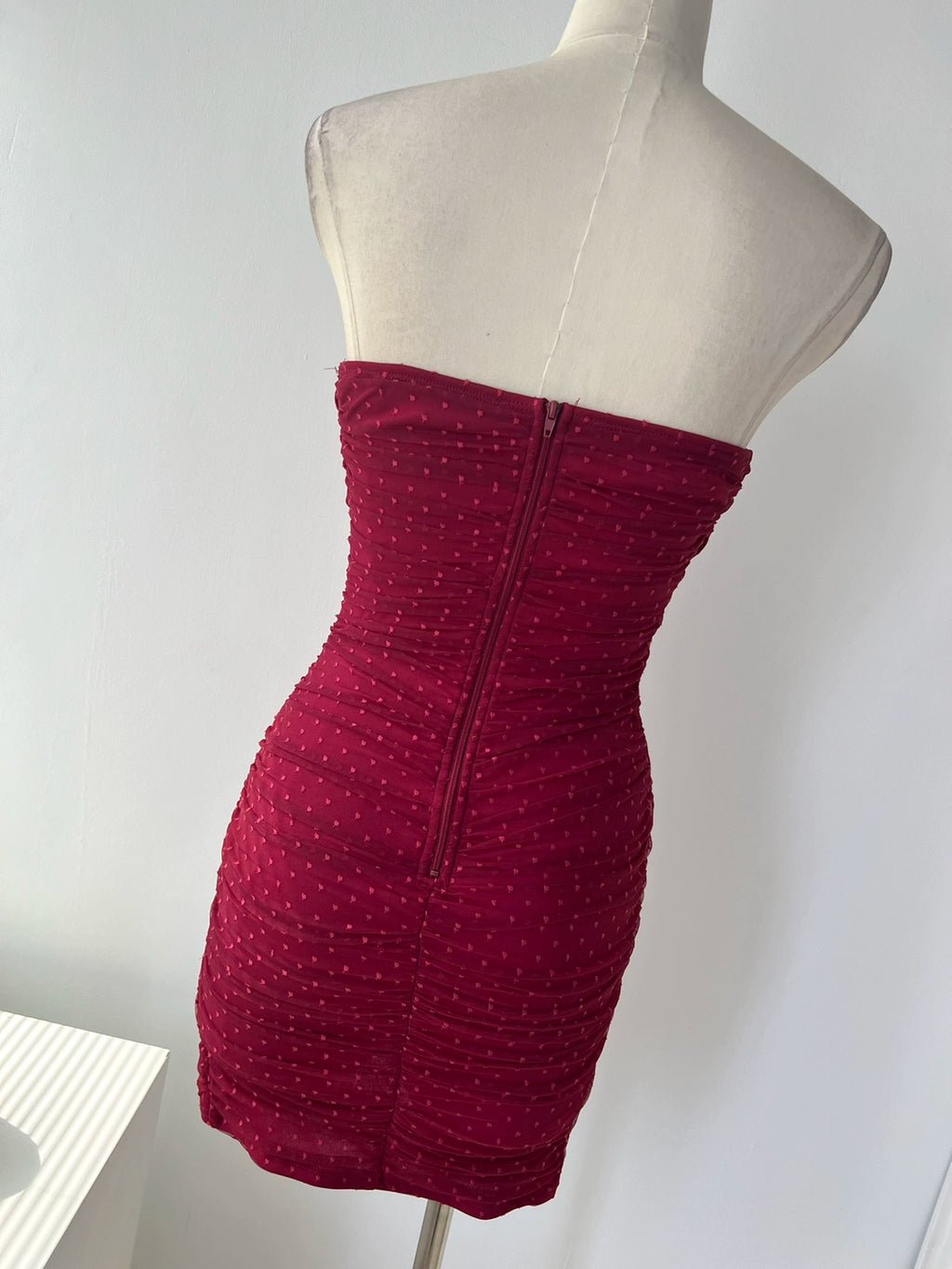 fishbone cutout bandeau pleated mesh dress