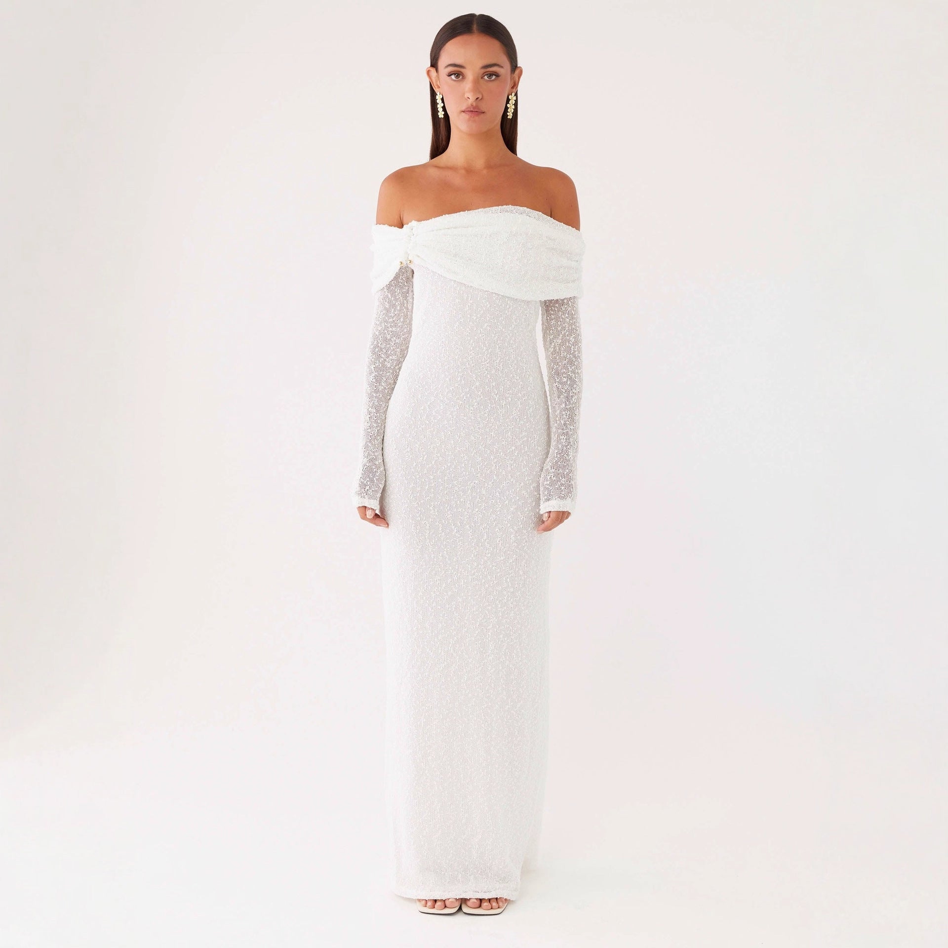 white long-sleeved knitted one-shoulder dress