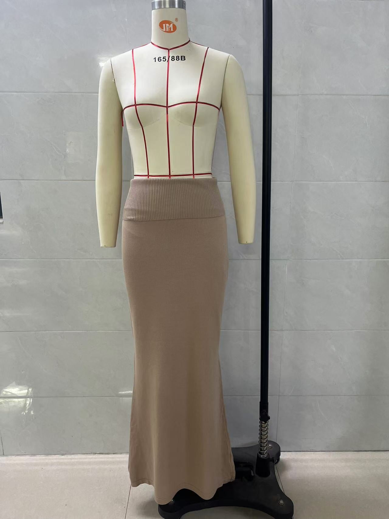 Knitted high-waisted skirt