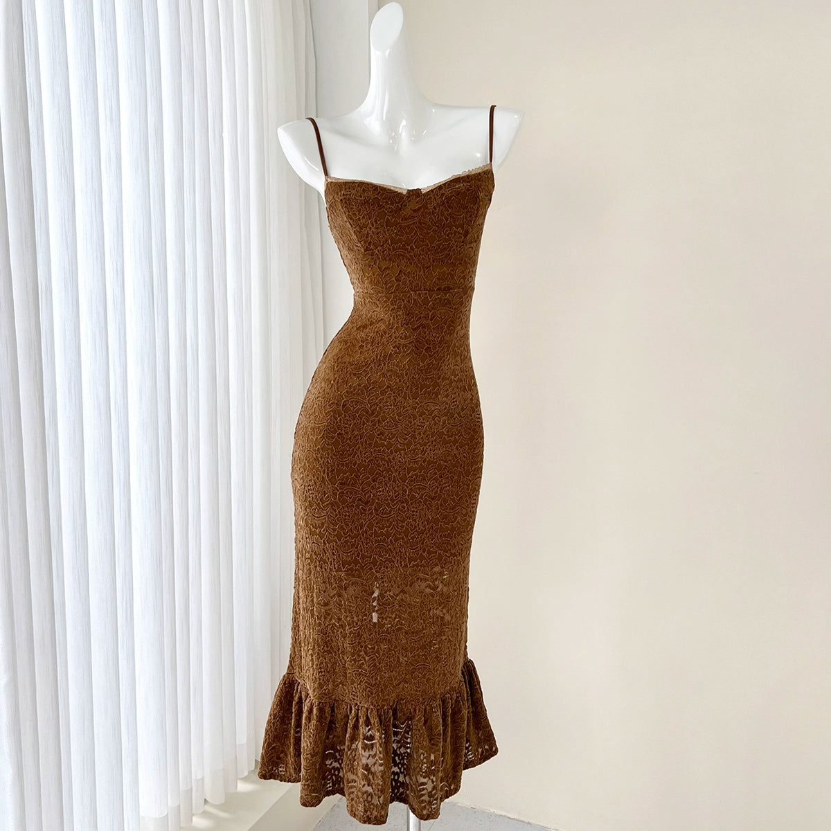 slit lace fishtail hip suspender midi dress