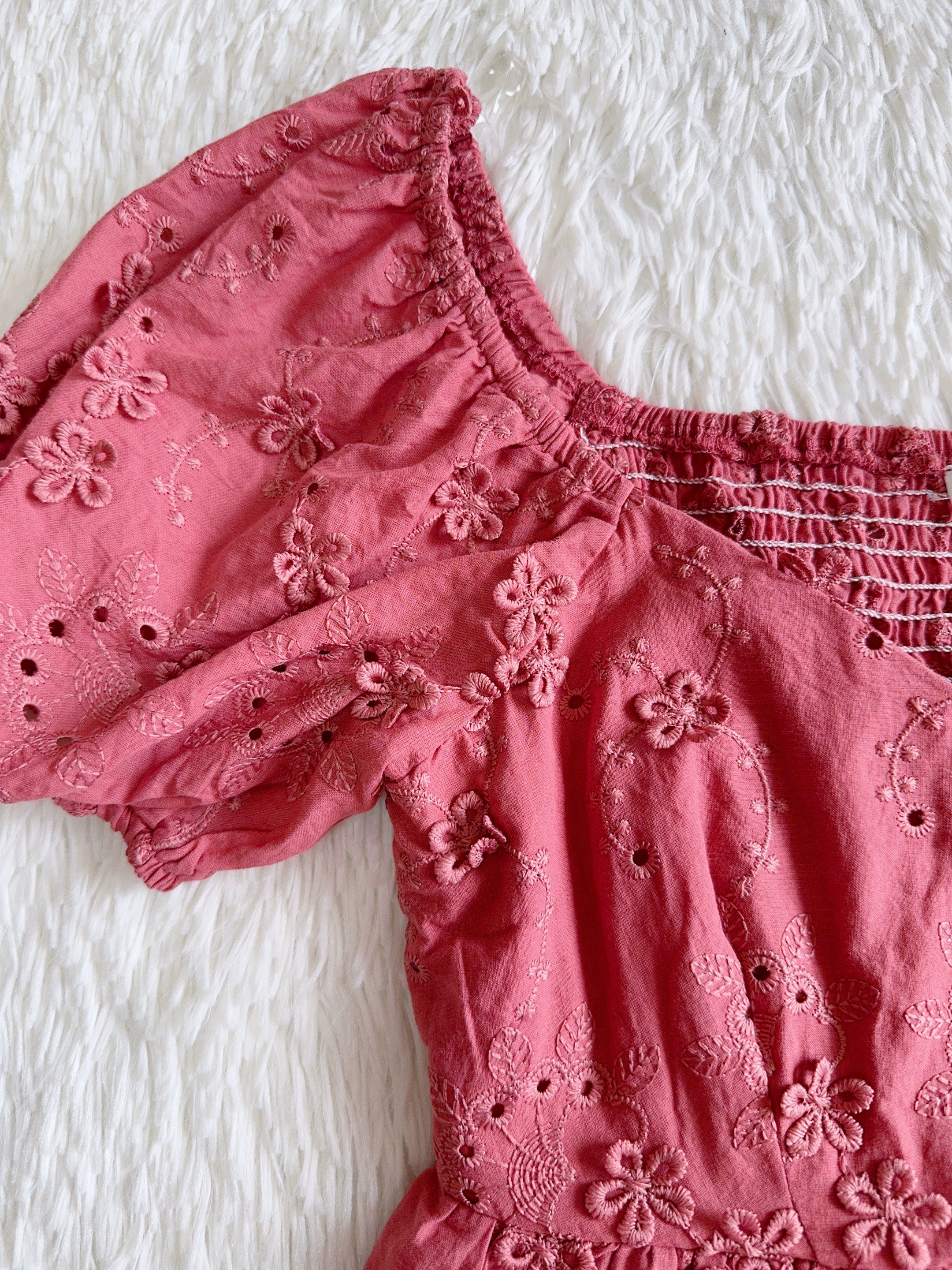 red embroidered V-neck short-sleeved shirt
