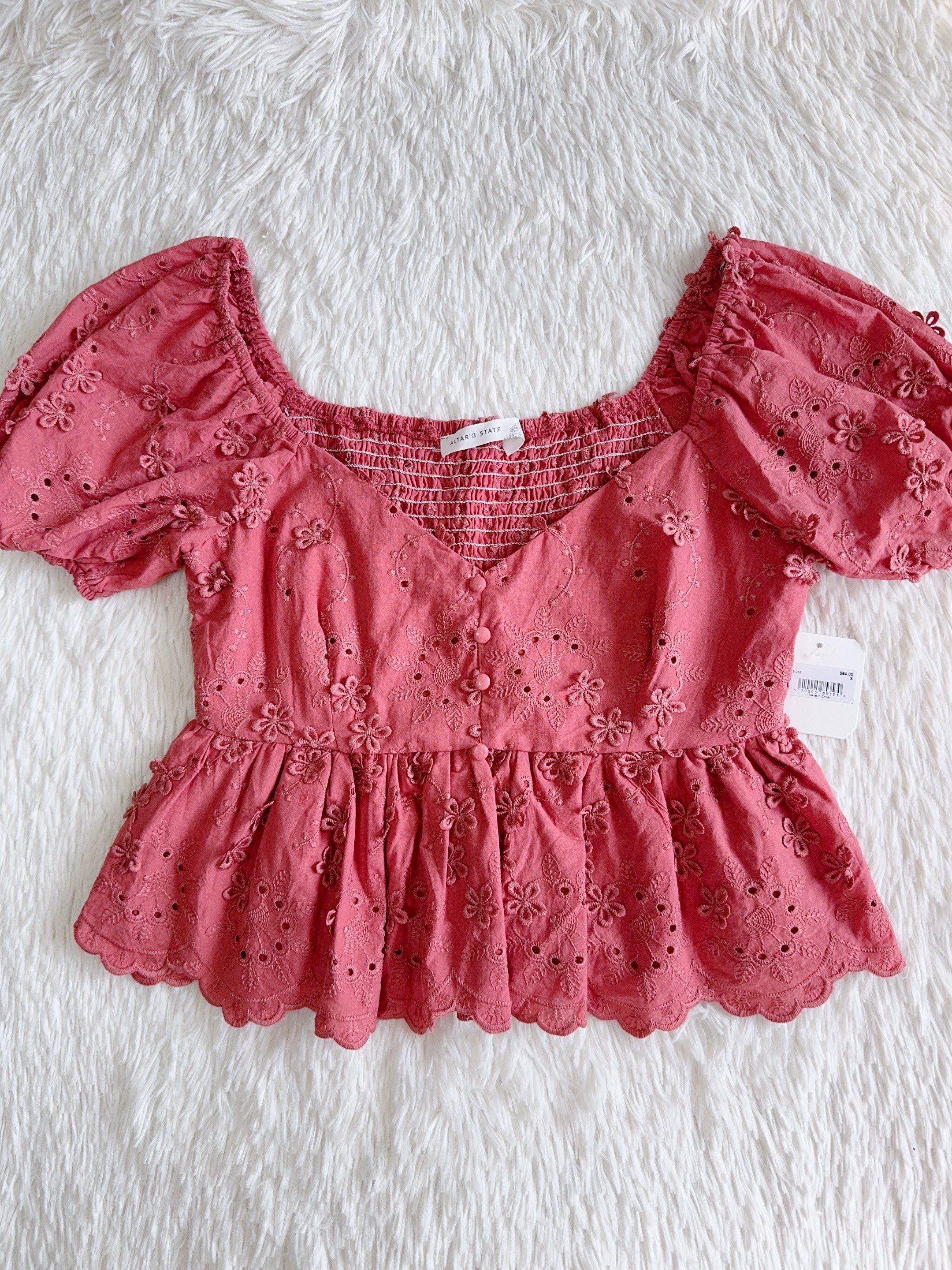red embroidered V-neck short-sleeved shirt
