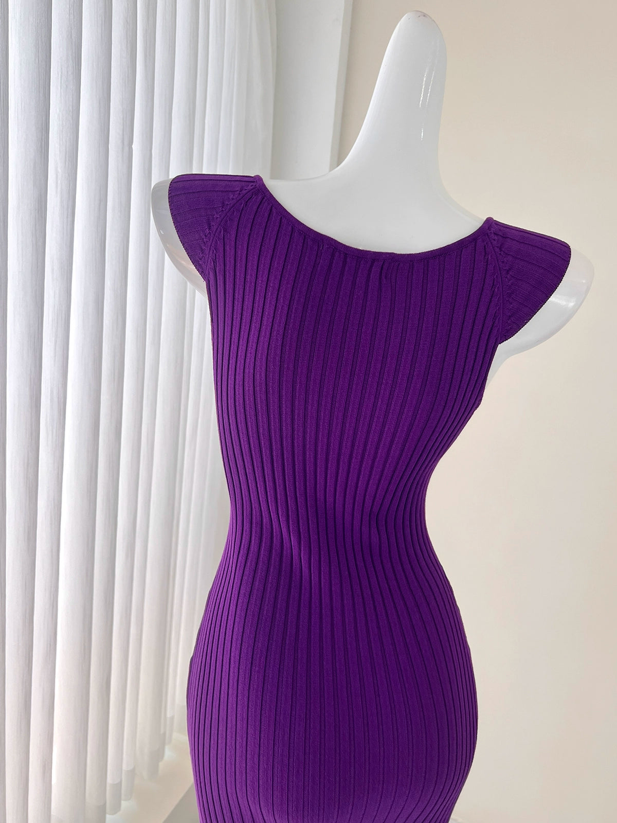 purple sleeveless knitted base V-neck midi dress