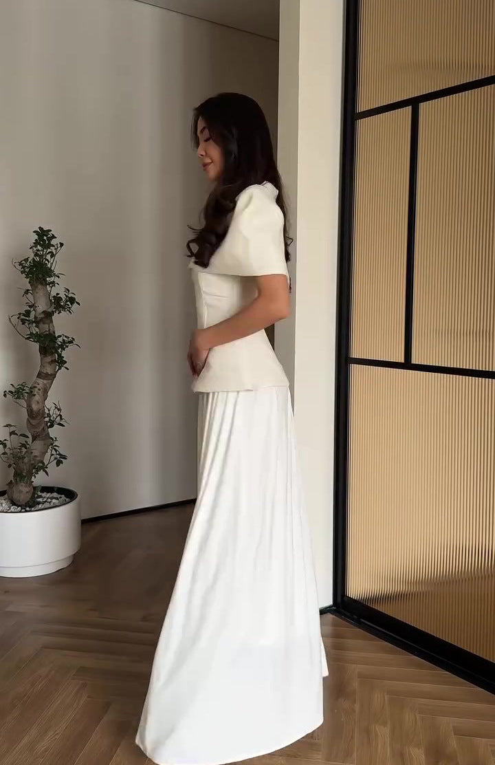white short-sleeved long skirt suit