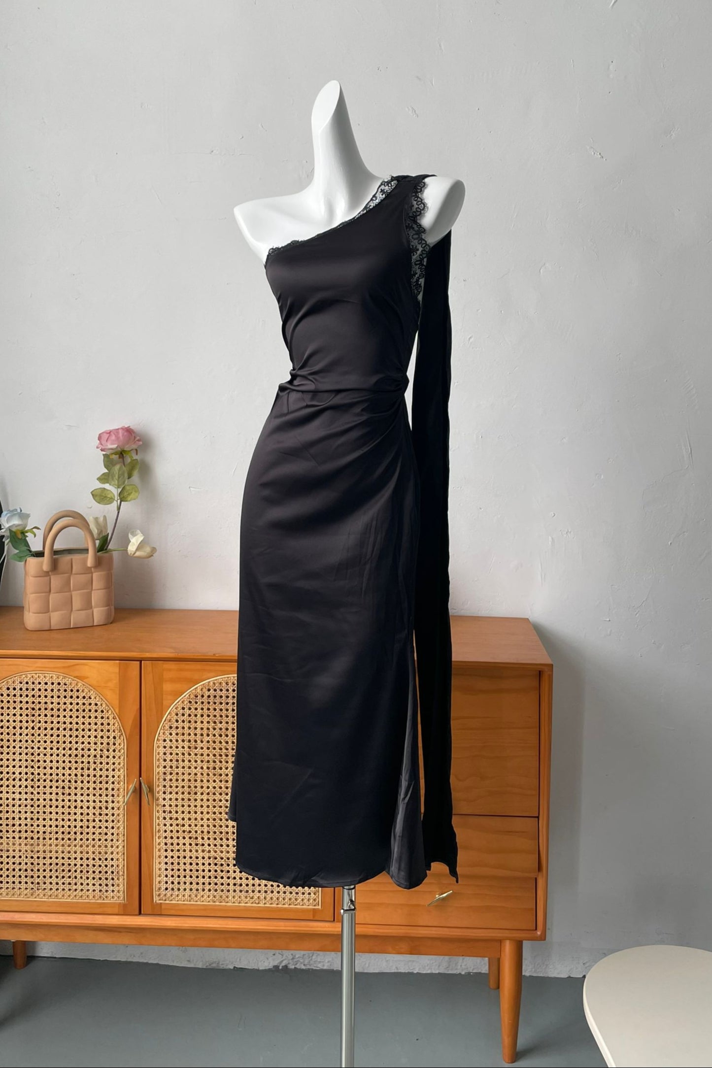slanted shoulder long sleeve dress