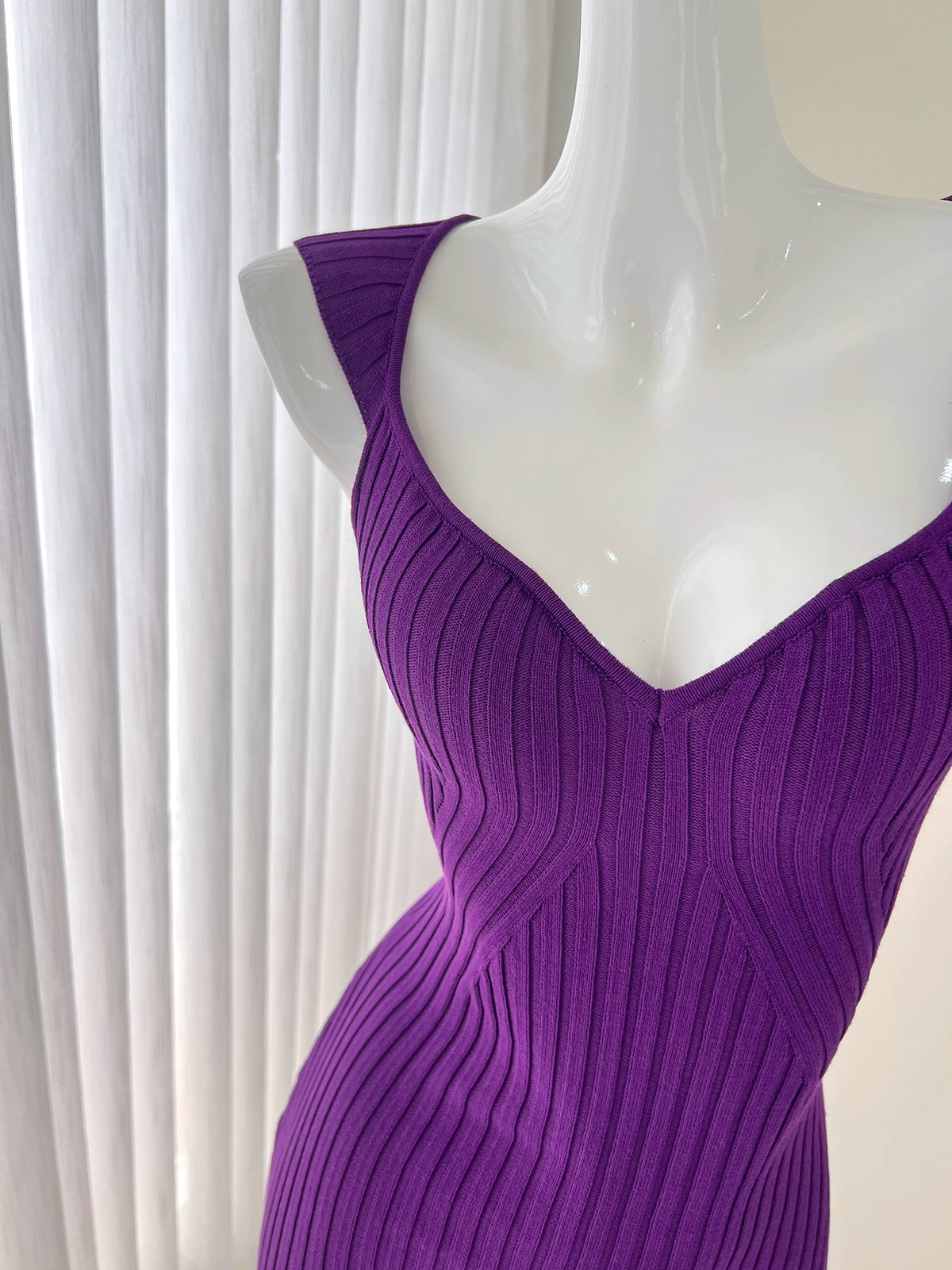 purple sleeveless knitted base V-neck midi dress