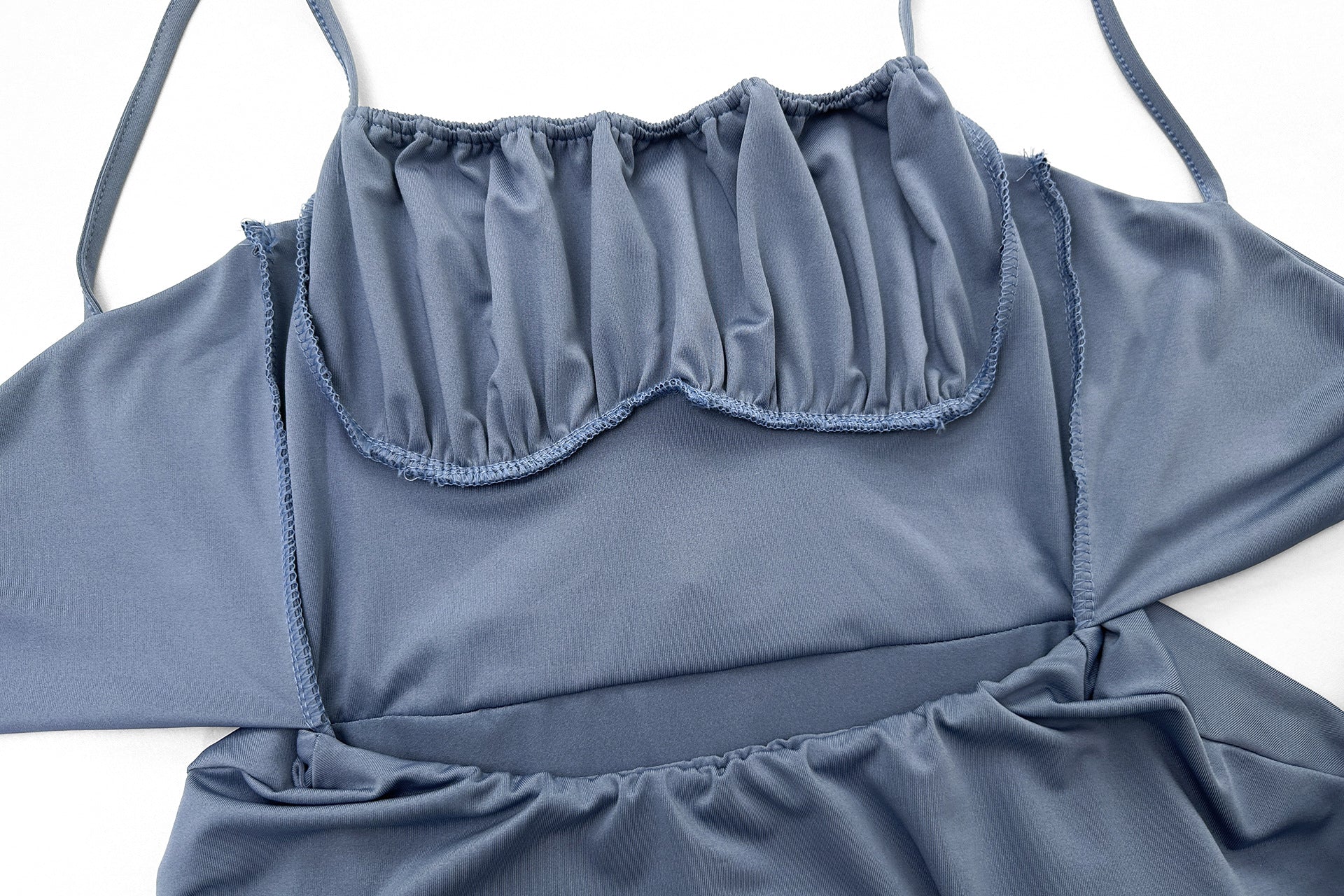 Backless halter pleated tie dress