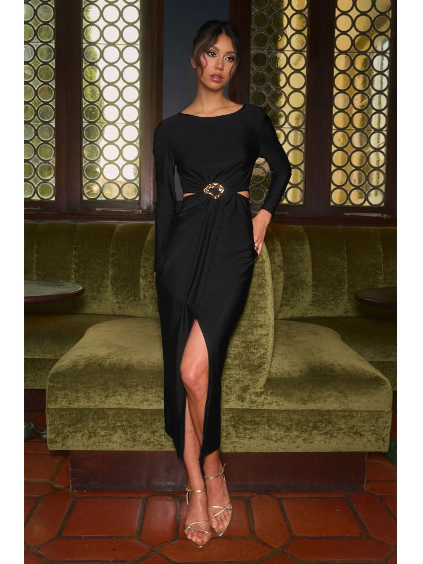 Mid-length dress with a waist opening