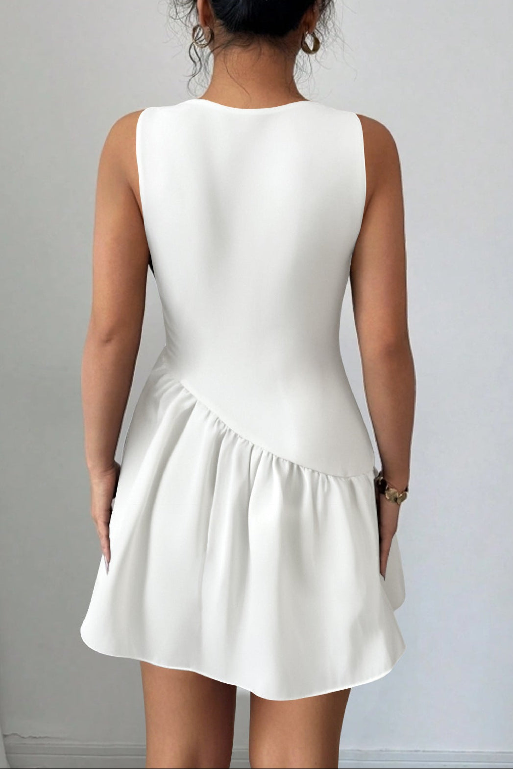 Sleeveless round neck tulip dress
